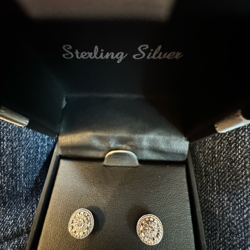 Sterling Silver Earrings Posts in gift box NEW Christmas Holiday Gift - Picture 2 of 6